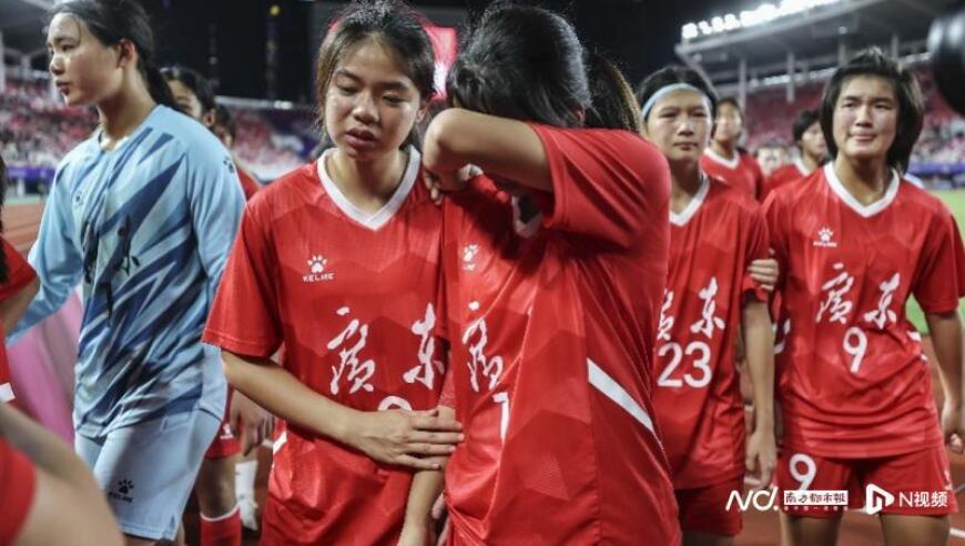 姑娘们别哭！广东女足小花眼泪让人心碎，未来依旧可期