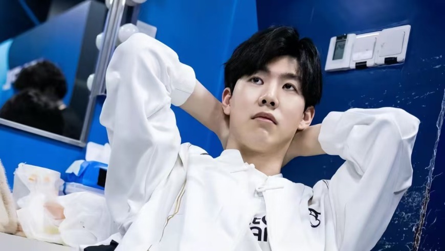 继&ldquo;MLXG透露：Uzi快上班了，再过两个月&rdquo;后，LPL又传来一个好消息，教练朱开：即使赔钱也要做青训，不然LPL就真没有未来了