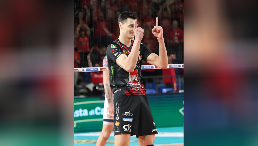 A-尼科洛夫！人帅球靓的大鲵，看比赛排球都奔着他&ldquo;投怀送抱&rdquo;~