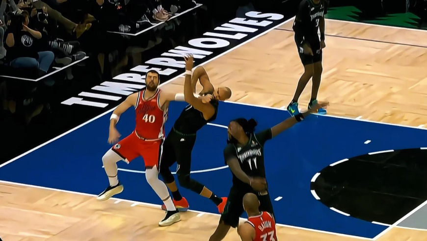 又开始犯病了？祖巴茨先两罚不中 随后又拳打戈贝尔被吹进攻犯规