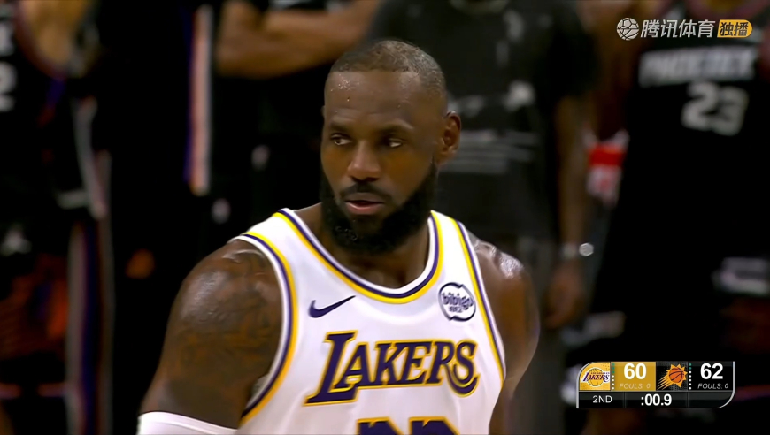 太罕见！詹姆斯2罚中1造犯规打成1+2 0.2秒造4罚扳平比分