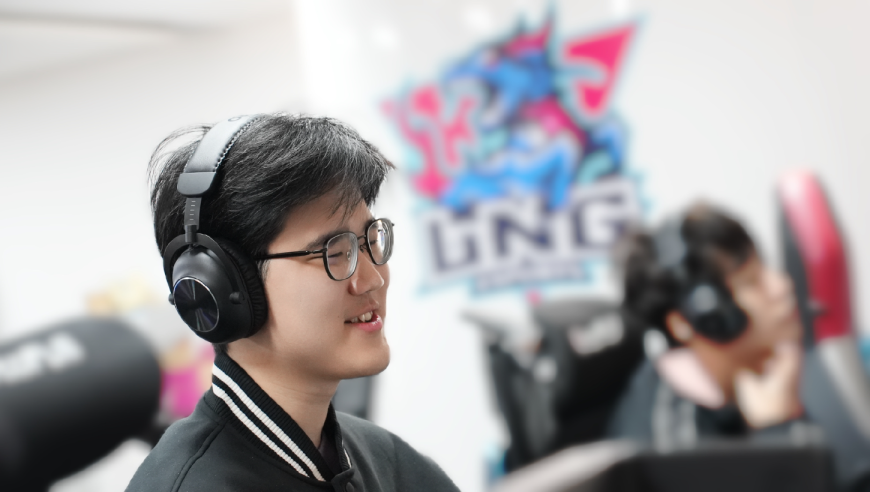 让我们说中文！LNG新韩援晒照学习中文