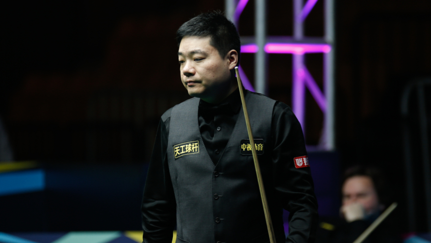 丁俊晖上演顶级炸球 细腻围球轰破百 观众疯狂鼓掌