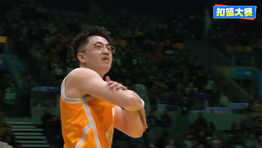 扣篮大赛预赛12扣合集：俞泽辰两扣全满分 张鼎岩飞跃5人背扣
