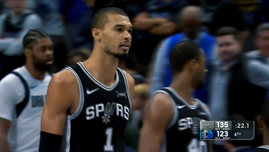 马刺独行侠决胜时刻：独行侠反扑追到5分 马刺轰7-0一波带走独行侠