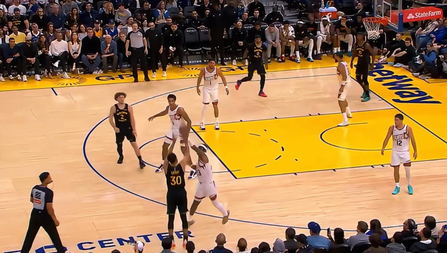 神了！决胜时刻布克连轰7分疯狂追分 库里接球直接出手三分回应