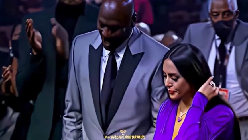 瓦妮莎携手乔丹出席科比名人堂