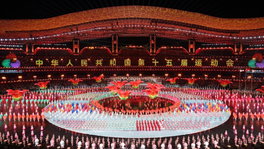 第十五届全运会开幕式在广州举行；超强台风“凤凰”在菲律宾登陆，今天中午将移入南海