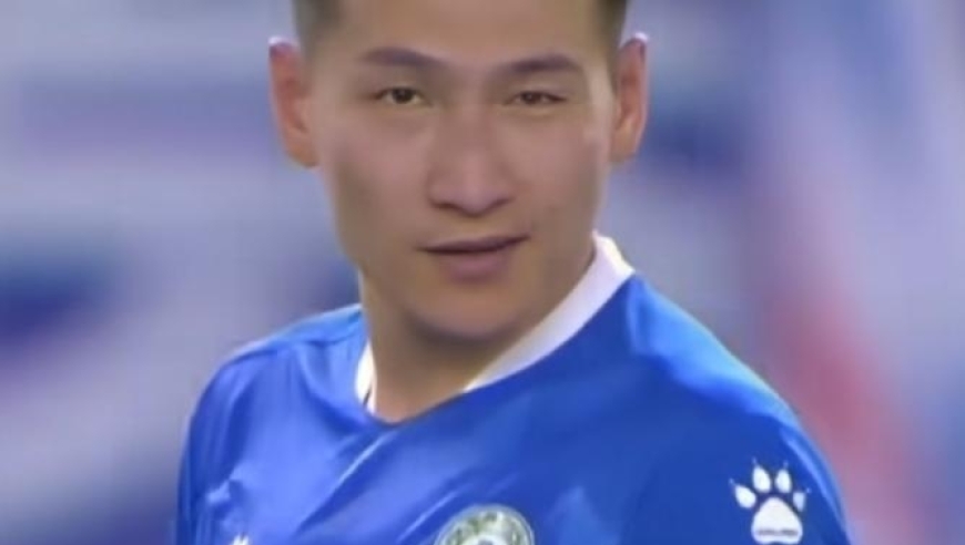 6万球迷见证！前国脚锁喉17岁小将露“魔鬼笑”，网友怒扒3大黑历史：中超恶习崩苏超？