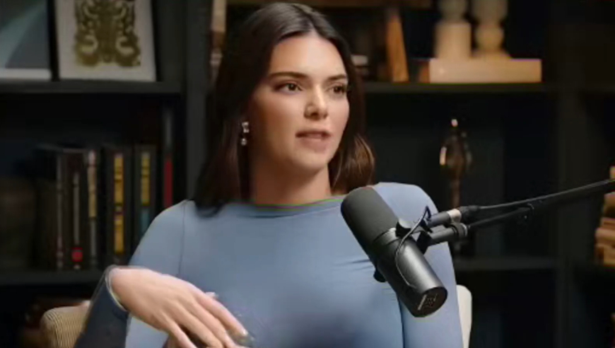 詹娜正式喊话东契奇，我愿意倒贴10万和你约会，记得把布朗尼带上！