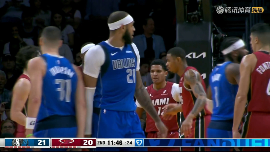 都这么能扣？加福德篮下双手凶残隔扣 随后华盛顿突破也完成隔扣