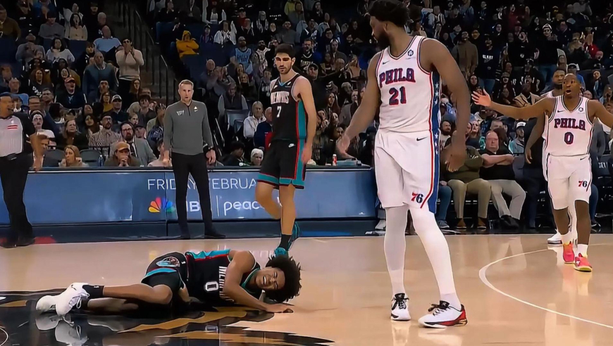 你打铁+我失误！76人灰熊决胜时刻互相喂饭 恩比德又摊手了