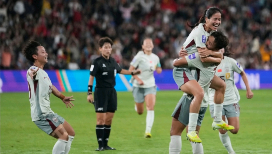 紧张到窒息！慢镜还原中国女足让1追2逆转朝鲜女足，全场沸腾庆祝