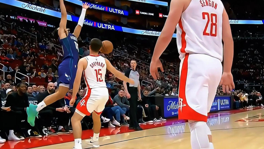 白忙活！火箭起势轰10分疯狂追分 申京防守被打穿谢泼德又无脑犯规