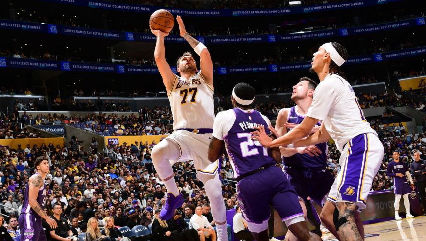 【集锦】国王104-128湖人 东詹合砍52分湖人背靠背主场大捷