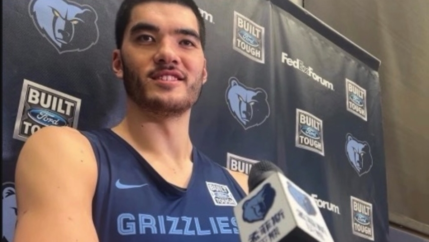 4+5+3！杨瀚森创造新纪录，转身暴扣登热搜第5，周志豪点评！