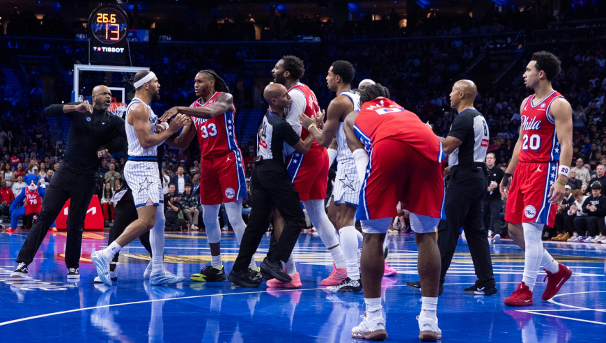 魔术费城冲突全程：庄神拳击准备 萨格斯被驱逐 吹罚6T太火爆