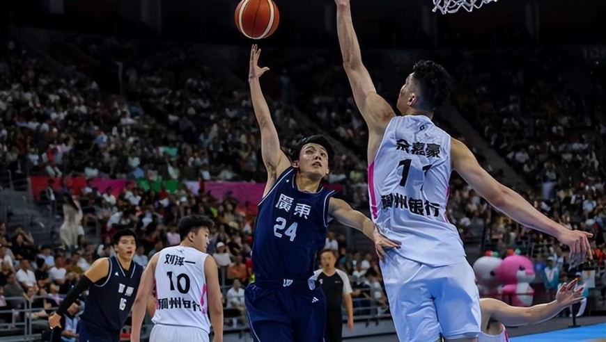 深夜10点！中国篮协公布男篮19人集训名单，球迷：有三个想不到