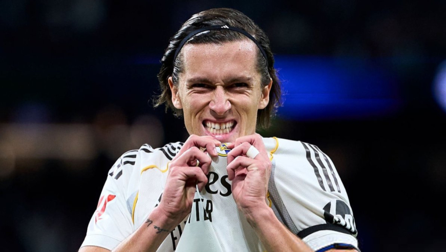 震惊解说！慢镜回放卡雷拉斯皇马生涯首球：不讲理世界波直入死角