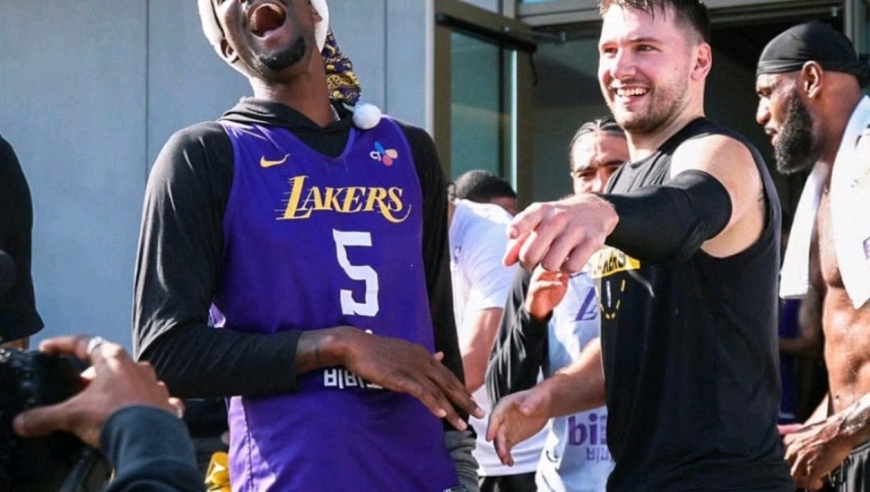 东契奇豪掷210万！给湖人全队送103辆电动车，恭喜詹姆斯家喜提两辆！