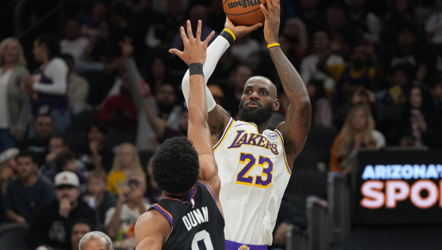 湖人太阳最后时刻神反转：太阳连轰5分反超 詹姆斯离谱罚球杀死比赛