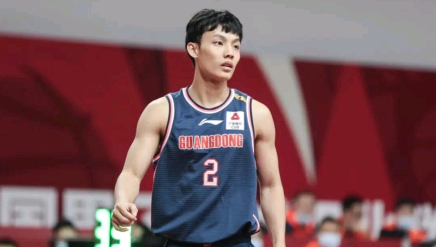 小学时身高只有1米43，徐杰当年为何会选择走上篮球之路？