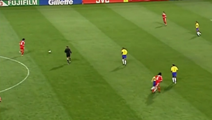 官宣！邵佳一出任国足主教练，22岁曾踢过世界杯，戏耍巴西队