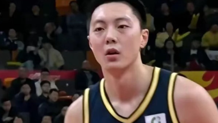广东42分大胜四川，赛后却传来三坏消息，胡明轩彻底迷失杜锋下课
