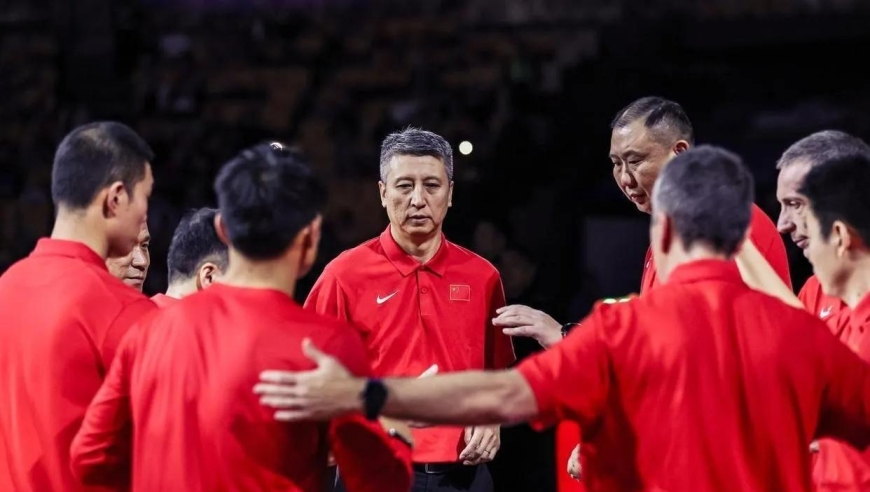 狂胜！中国男篮2连胜冲上第一，三大功臣出炉！郭士强一举动亮了