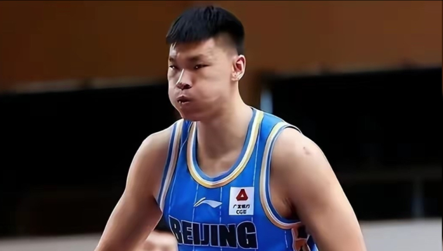 拿600万，0分2板3犯规，登场10分钟输19分！球迷：CBA第一诈骗犯