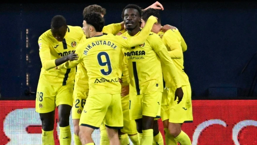 西甲最新积分战报：巴萨登顶，黄潜2-1绝杀，皇家社会逆袭