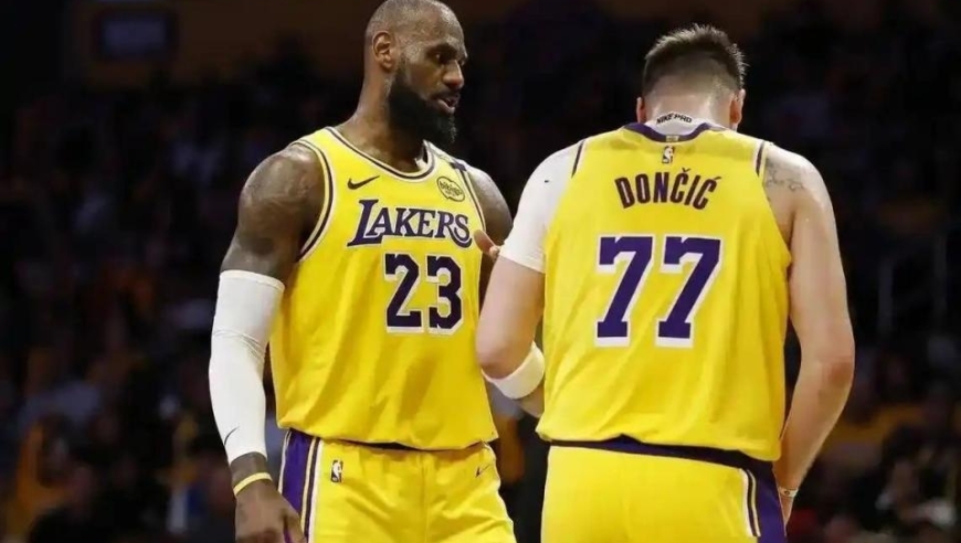 让位了！詹姆斯正式改变打法，本赛季退居二线了