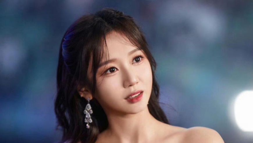 LCK最美女主持宣布结婚，老公是普通上班族，网友纷纷表示失恋了