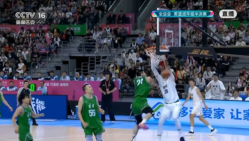 直接打停辽宁！赵睿强突篮下命中 随后胡明轩四分卫长传沈梓捷暴扣