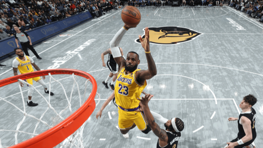 NBA那些外星人劲爆瞬间！年轻威少强的可怕 詹姆斯扣篮差点磕到头