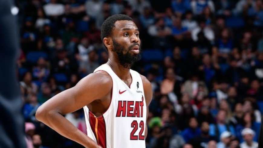 硬汉重伤库里19+11，维金斯重返故地半场0分，勇士复仇热火4连胜