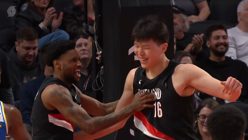 可圈可点！杨瀚森vs步行者4:10全纪录：5分1篮板0失误＆大秀暴扣2+1