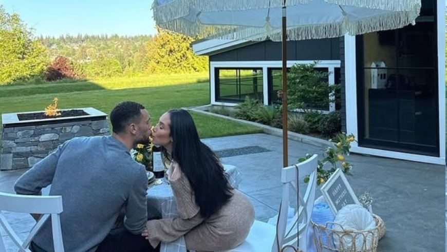 拉文休赛期和娇妻海边度假！一家人其乐融融 妻子颜值身材太棒