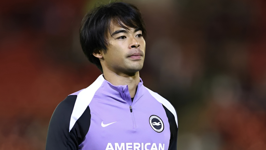 日本国脚竟拿战犯照片合影，英超球队道歉