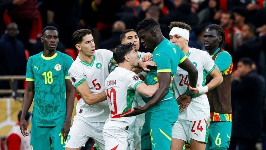 塞内加尔一度罢赛！非洲杯决赛绝杀被吹后遭判点球，摩洛哥心虚罚丢