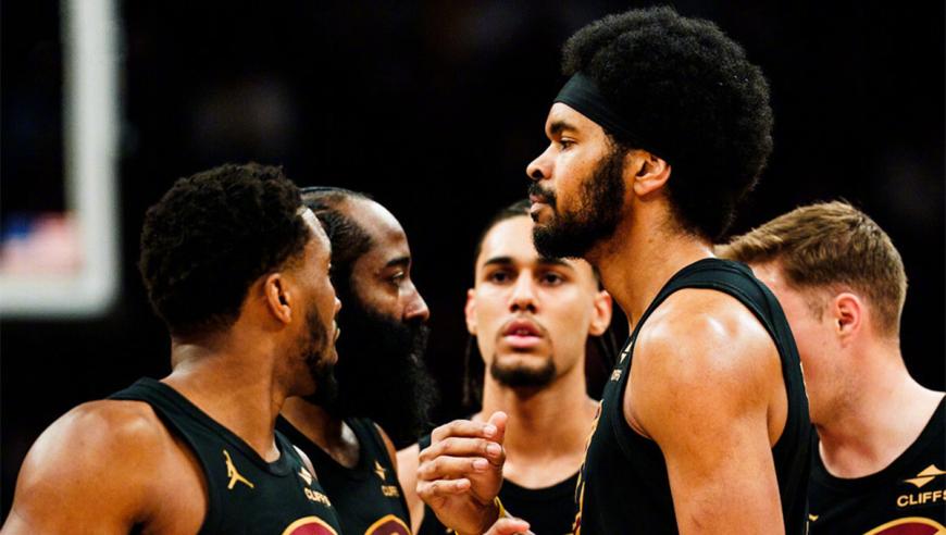 骑士11战10胜，哈登破纪录！狂送11助激活三分10中9神射+两大巨头