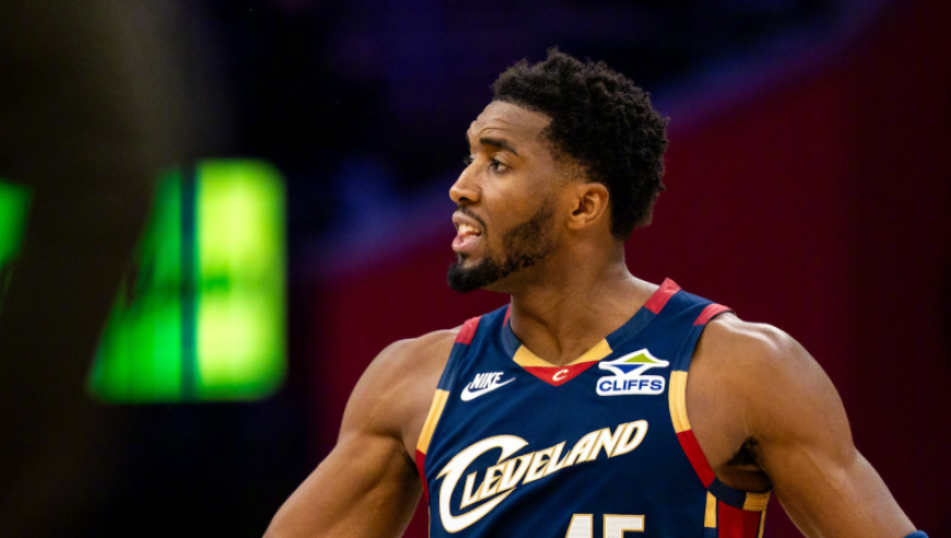 勇士大爆冷！米切尔29+4库明加10中1，库里六人缺阵，加兰犯大错