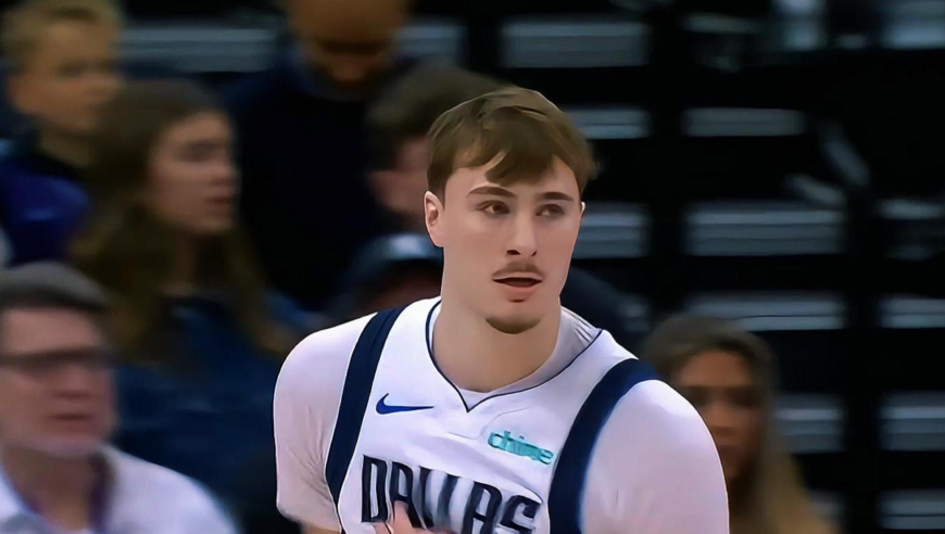 双状元打击！弗拉格开场阶段连拿7分 联手浓眉对轰爵士全队