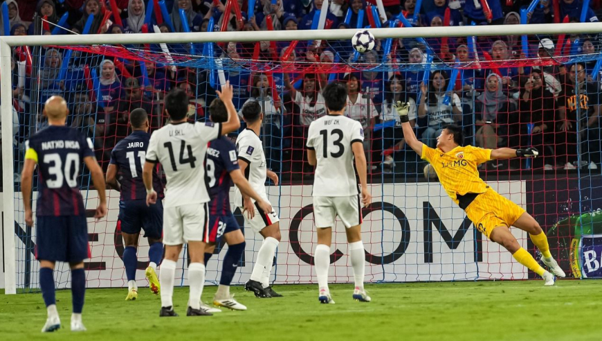 门神！八倍镜看海港门将单场12次开挂扑救，让柔佛锋线怀疑人生