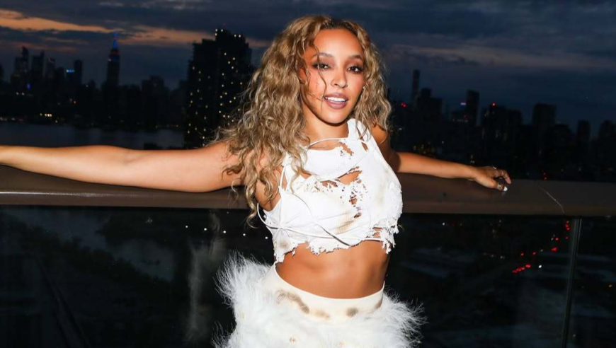 接连征服3位全明星，和詹娜抢男人，NBA花魁终成大女主 | 球色生香