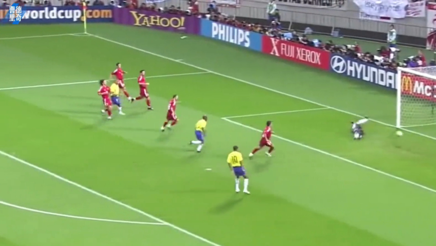 体坛记忆｜外星人罗纳尔多十大炸裂进球，足球史上最完美的前锋