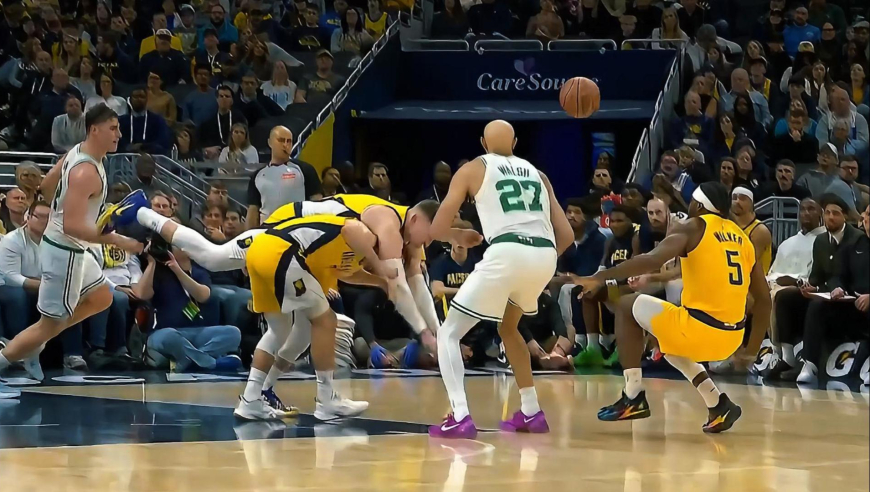 这能打起来？步行者麦康奈尔被队友压头 随后与绿军沃尔什爆发冲突