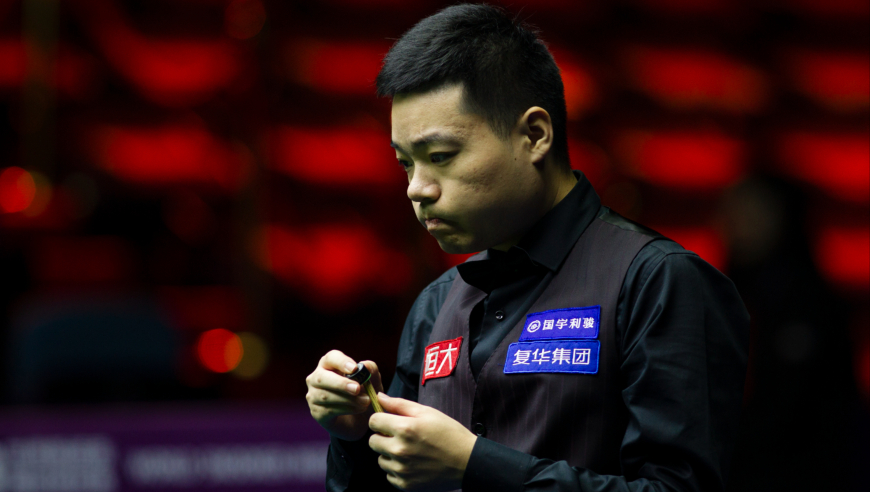 体坛名场面｜斯诺克史上最无解局面，美女裁判都看傻眼了：这还不重新开始？