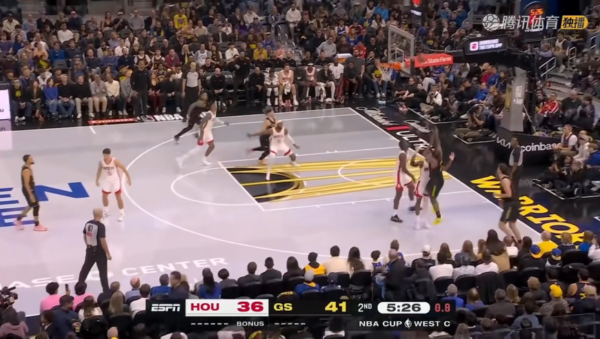 爆笑！波杰前仰跳投造犯规 库里传球失误直接传给科尔逗笑解说