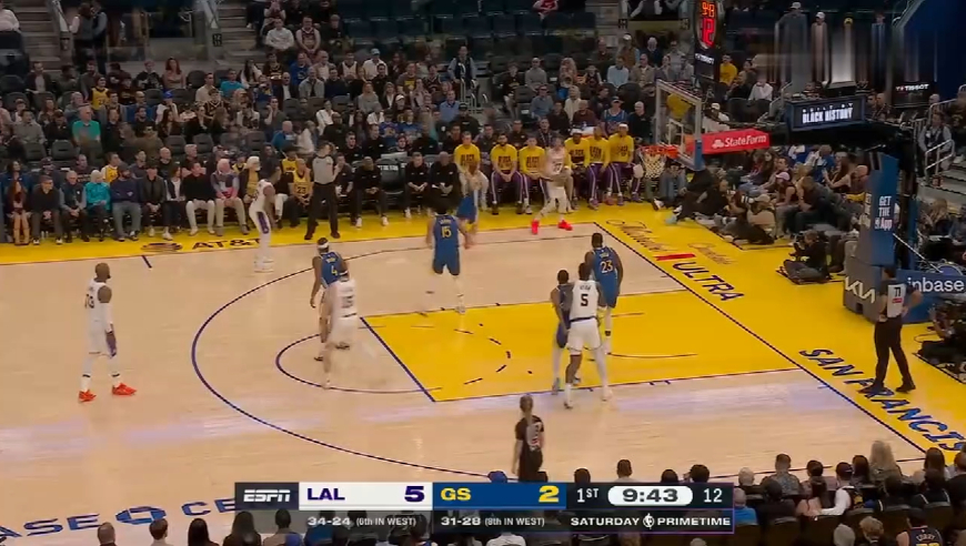 詹姆斯这球太逆天了！勇士众将看懵，湖人替补席沸腾！